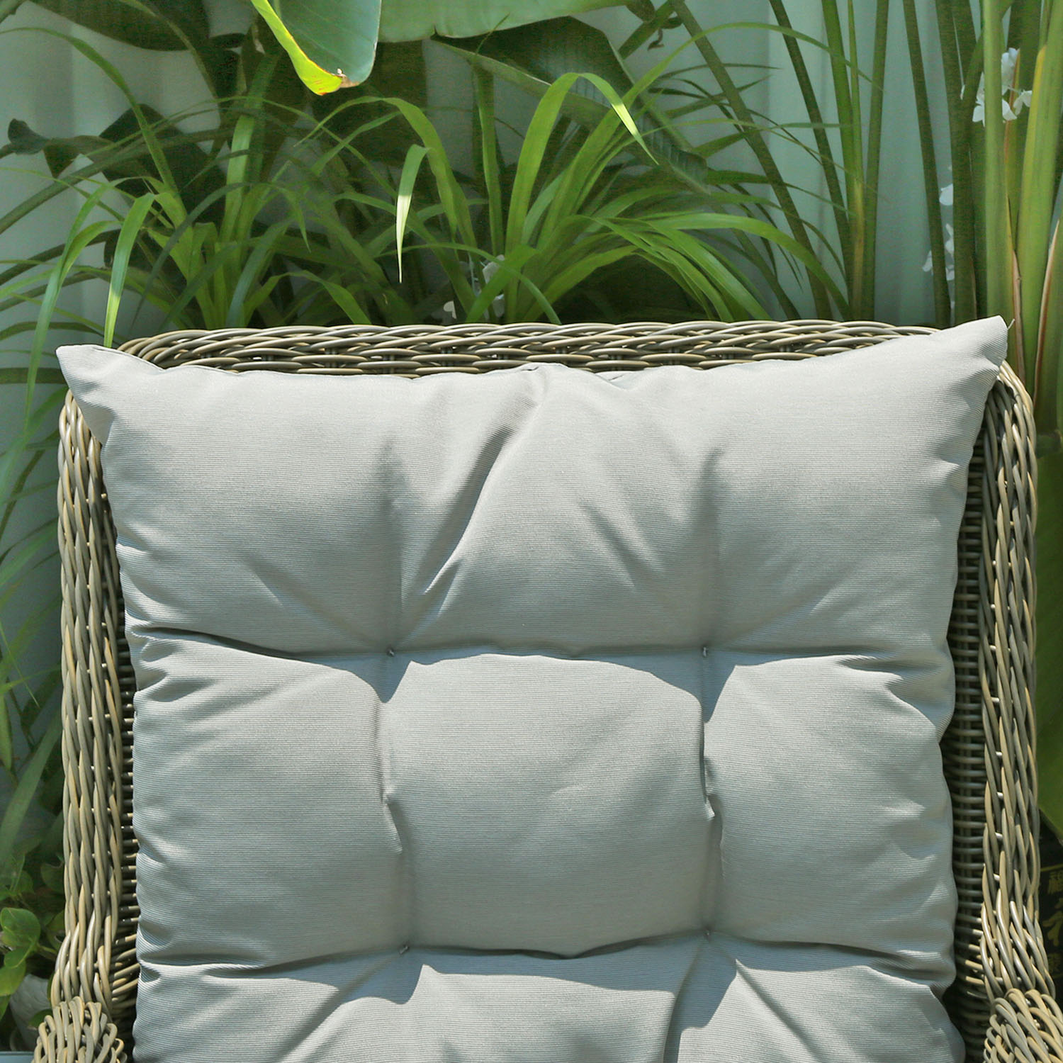 Outdoor Rattan Lounging Beach Chair Foldble Reclining Aluminum Folding Relaxing Mat Chair Lounge Footrest Beach Chairs